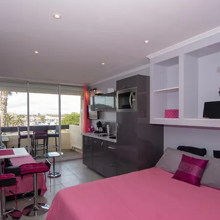 Capsexy Port Nature Marina Naturist Village * Agde