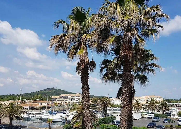 Capsexy Port Nature Marina Naturist Village * Agde